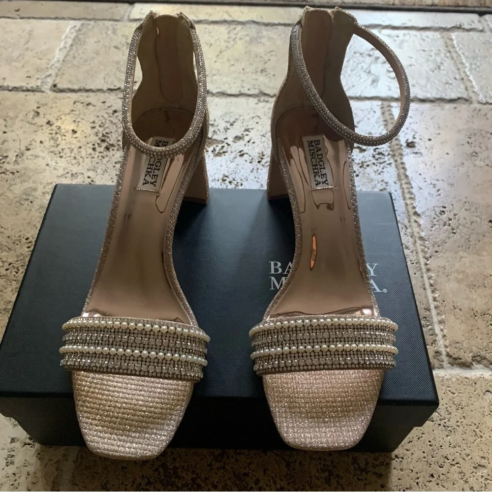 Badgley Mischka Kameryn Pale Gold Sandal Heel 9.5 Block
